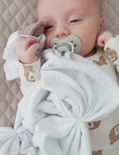 Załaduj obraz do przeglądarki galerii, Przytulanka bawełniana kaczuszka brązowy dziobek