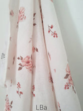 Załaduj obraz do przeglądarki galerii, Pieluszka muślinowa kwiaty