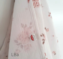 Załaduj obraz do przeglądarki galerii, Pieluszka muślinowa kwiaty