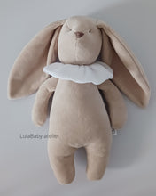 Załaduj obraz do przeglądarki galerii, Króliczek z grzechotką