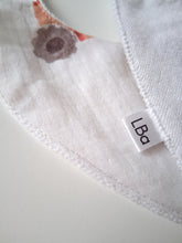 Załaduj obraz do przeglądarki galerii, Śliniak muślinowy traktorki