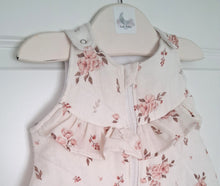 Załaduj obraz do przeglądarki galerii, Śpiworek do spania muślinowy kwiaty na złamanej bieli 0+