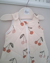 Załaduj obraz do przeglądarki galerii, Śpiworek do spania muślinowy wisienki +0