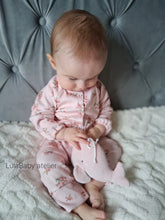 Załaduj obraz do przeglądarki galerii, Pajacyk niemowlęcy Różowa łąka
