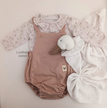 Załaduj obraz do przeglądarki galerii, Przytulanka bawełniana kaczuszka brązowy dziobek