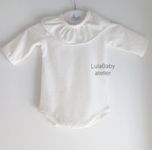 Załaduj obraz do przeglądarki galerii, Body niemowlęce z falbanką krem
